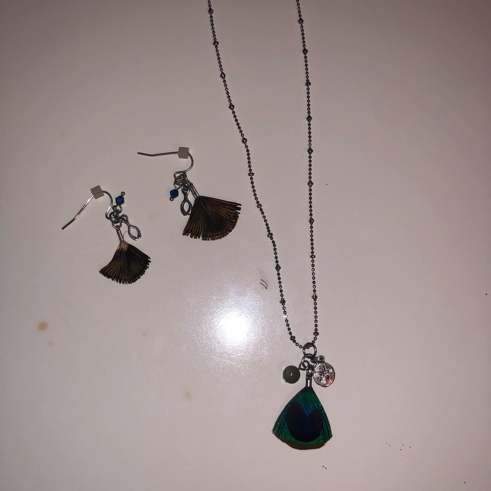 Feather necklace and earrings set